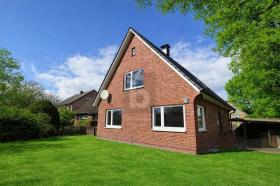 一戸建て 販売中 で シェーネフェルト-ピンネベルク, ドイツ