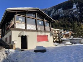 Charlet Zu verkaufen in Leukerbad, Schweiz