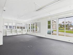 Офисное помещение В аренду в Узнач-Узнаберг, Швейцария