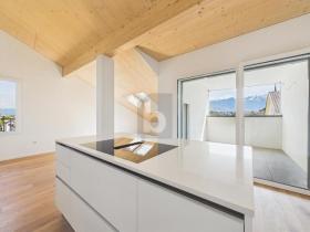 屋根裏部屋 販売中 で ヴェルデンベルク, スイス