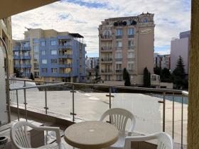 شقة ذات شرفة للبيع في Слънчев бряг-кв. Камелия, بلغاريا