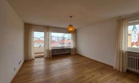 フラット 販売中 で ランツフート-レーシェンブランド, ドイツ