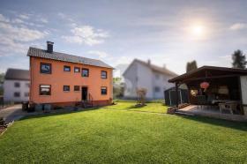 Дом на две семьи Продаётся в Пфорцхайм, Германия