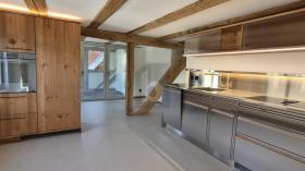 Etagenwohnung Zu vermieten in Oetwil am See, Schweiz