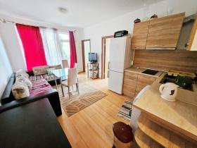 フラット 販売中 で 晴れた海辺, ブルガリア