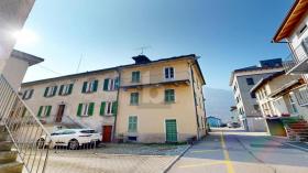 casa isolada À venda em Biasca, Suíça