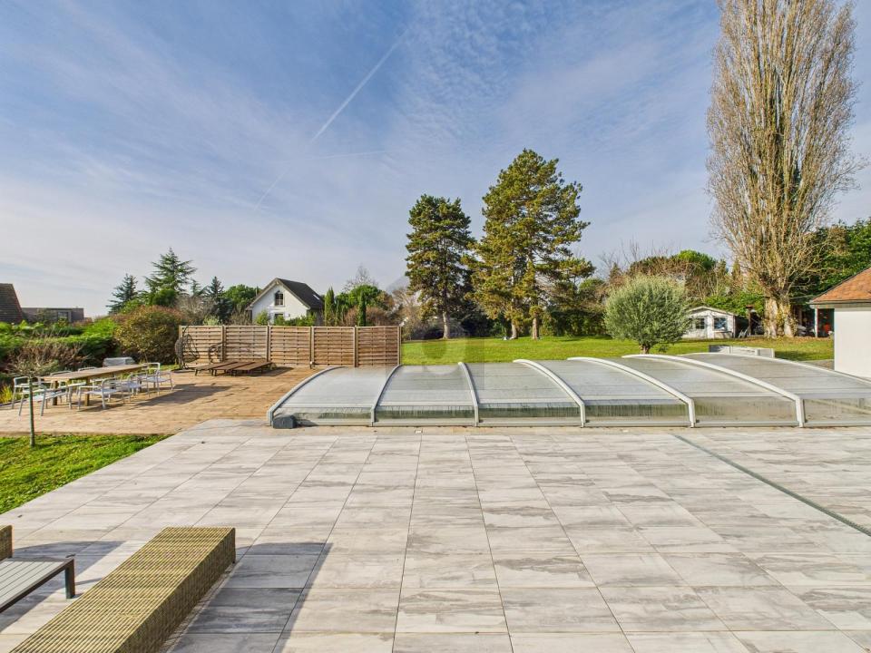 Villa For Rent in Prilly, Switzerland