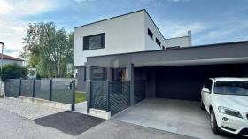 Detached house For Sale in Wiener Neustadt, Austria