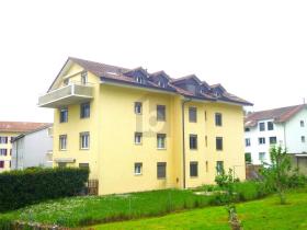 appartement mansardé À louer à Orbe, Suisse