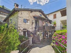 Feriehus Til salgs i Gambarogno-San Nazzaro, Sveits Feriehus Til salgs i Gambarogno-San Nazzaro, Sveits