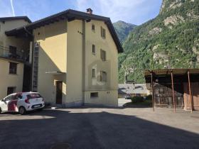 Zweifamilienhaus Zu verkaufen in Giornico, Schweiz Zweifamilienhaus Zu verkaufen in Giornico, Schweiz