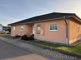 casa isolada À venda em Mettlach-Merzig-Wadern, Alemanha
