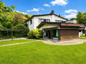 Villa Eladó a oldalon. Crans-Montana, Svájc Villa Eladó a oldalon. Crans-Montana, Svájc
