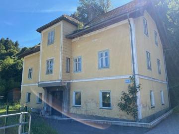 Mehrfamilienhaus  in Weyer, Österreich
